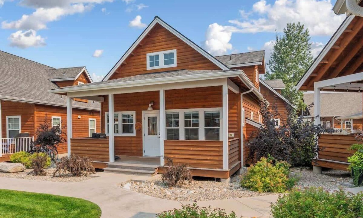 Dover Bay House | Cozy Dover Bay Pet Friendly Retreat - Sleeps 5