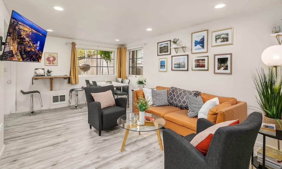 Bryant House | Cozy Getaway Yard Home - UW - Children Hospital