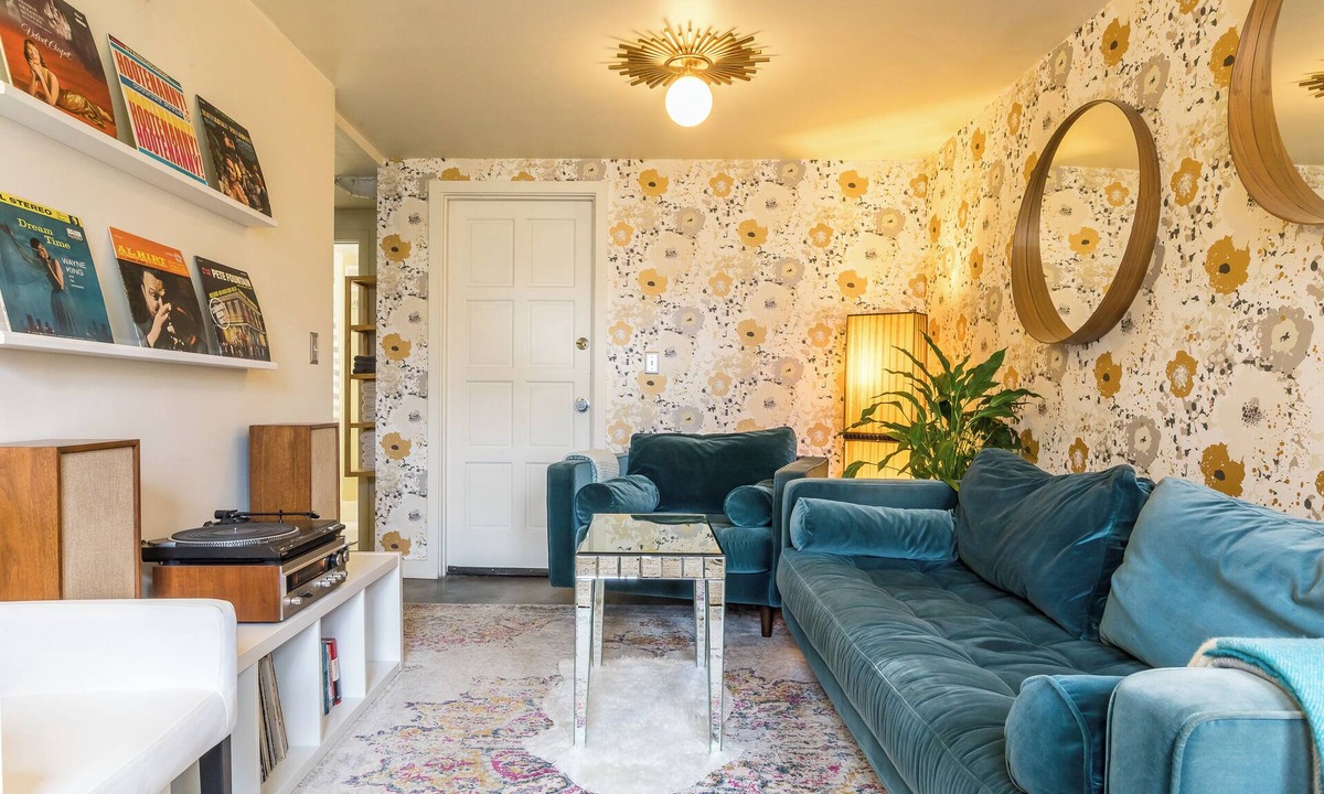 Whittier Heights Apartment | Cozy Hip Vintage Mil Apt In Ballard