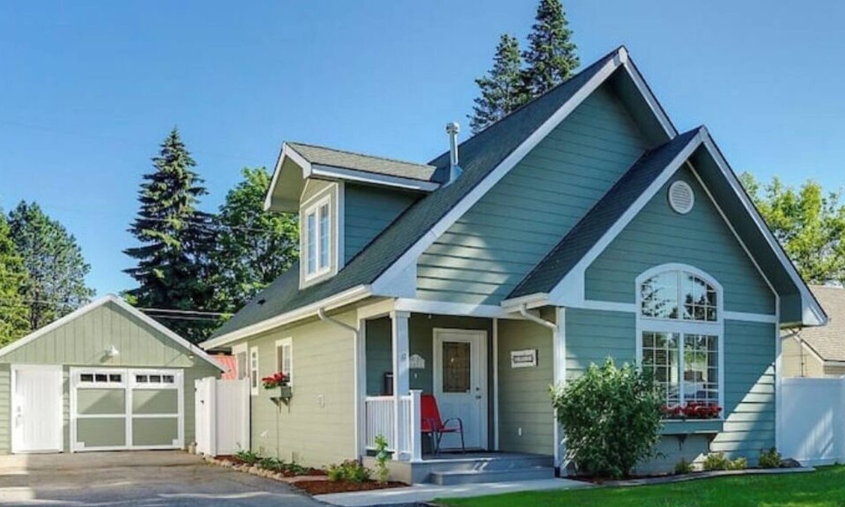 Coeur d'Alene House | Cozy Home 1 Mile to Downtown CDA & Lake – King Beds and an EV Charger!