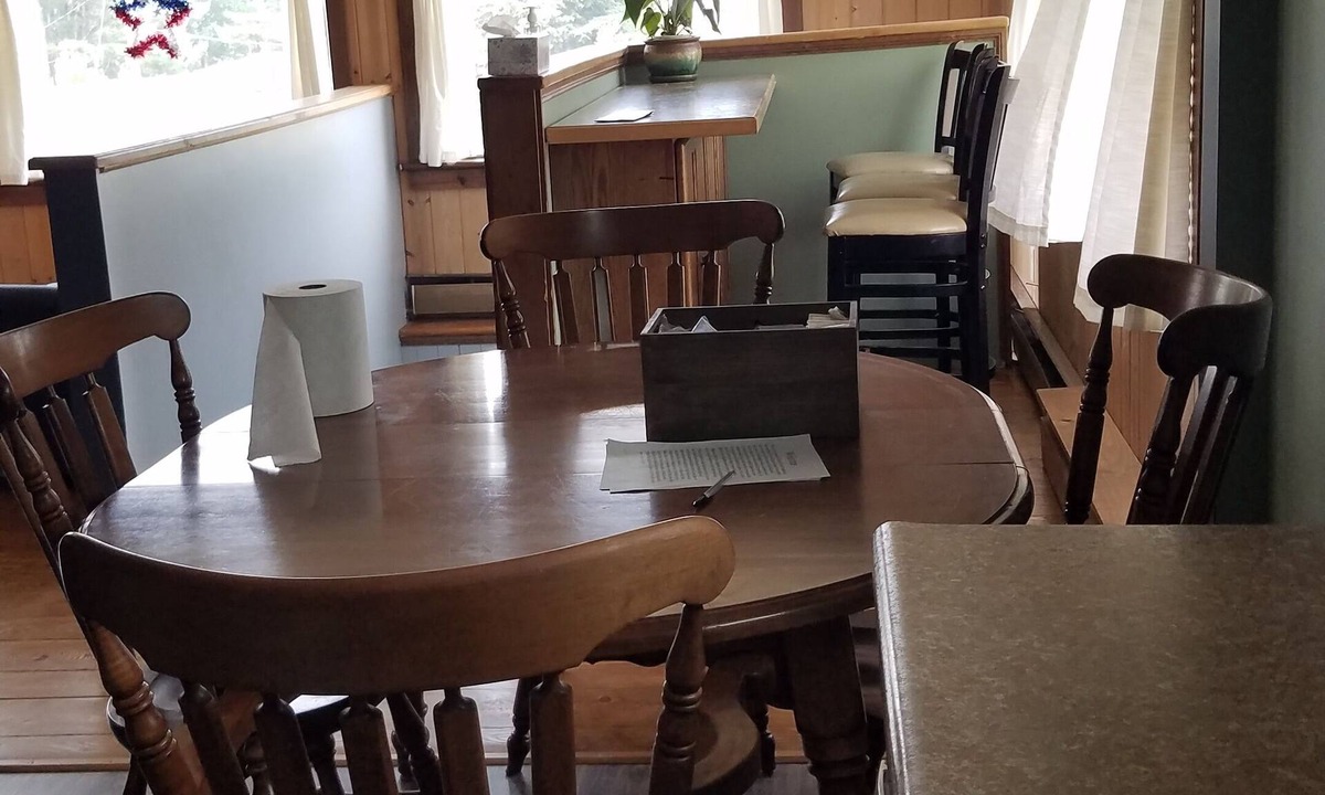 Christmas House | Cozy home centrally located with view of lake Superior and comfy beds!