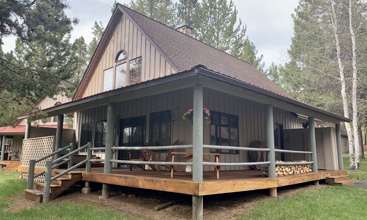 Sunriver House | Cozy home in heart of Sunriver w/hot tub, close to Mt Bachelor