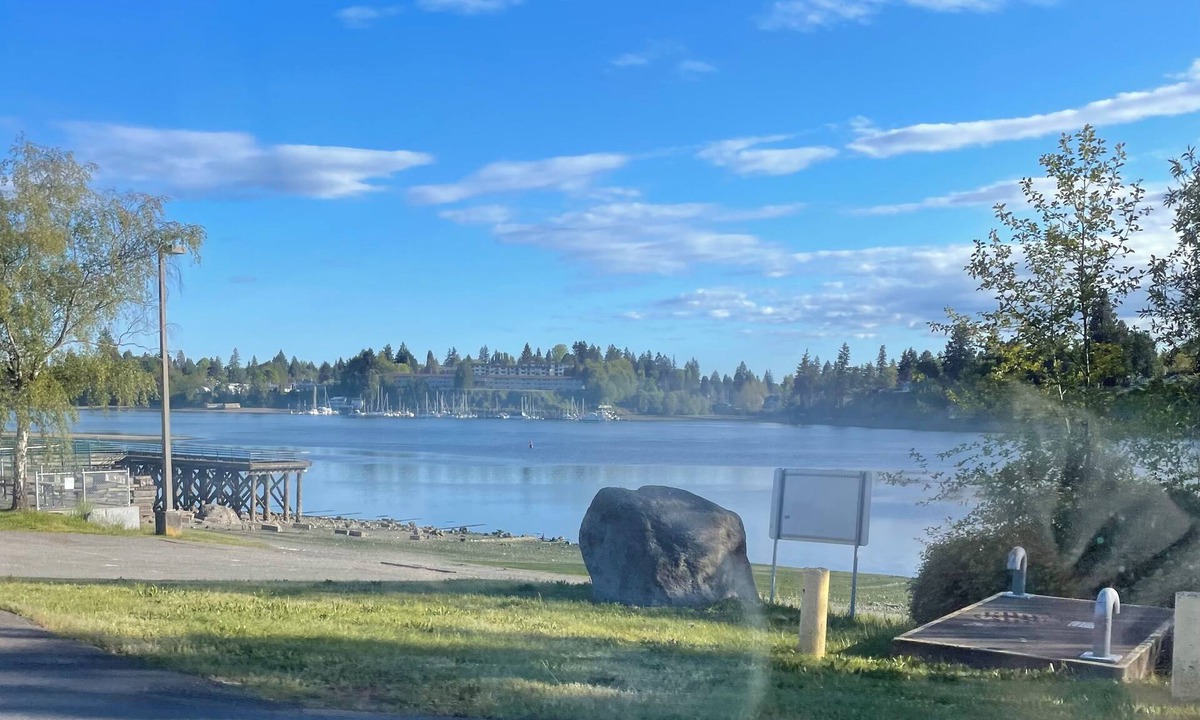 Bremerton House | Cozy home walking distance from the beach, festivals & Bremerton-Seattle ferry.