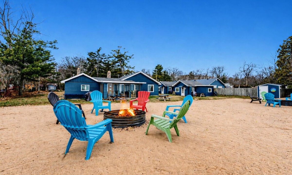 Oscoda Cabin | Cozy Lake Huron Cabin w/Beach Access & Views