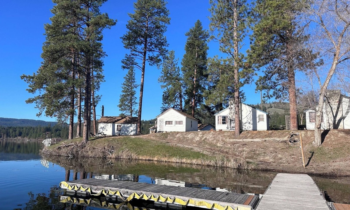 Republic Cabin | Cozy Lakefront 2 Bedroom Cabin with Wood-Burning Fireplace & Dock Access