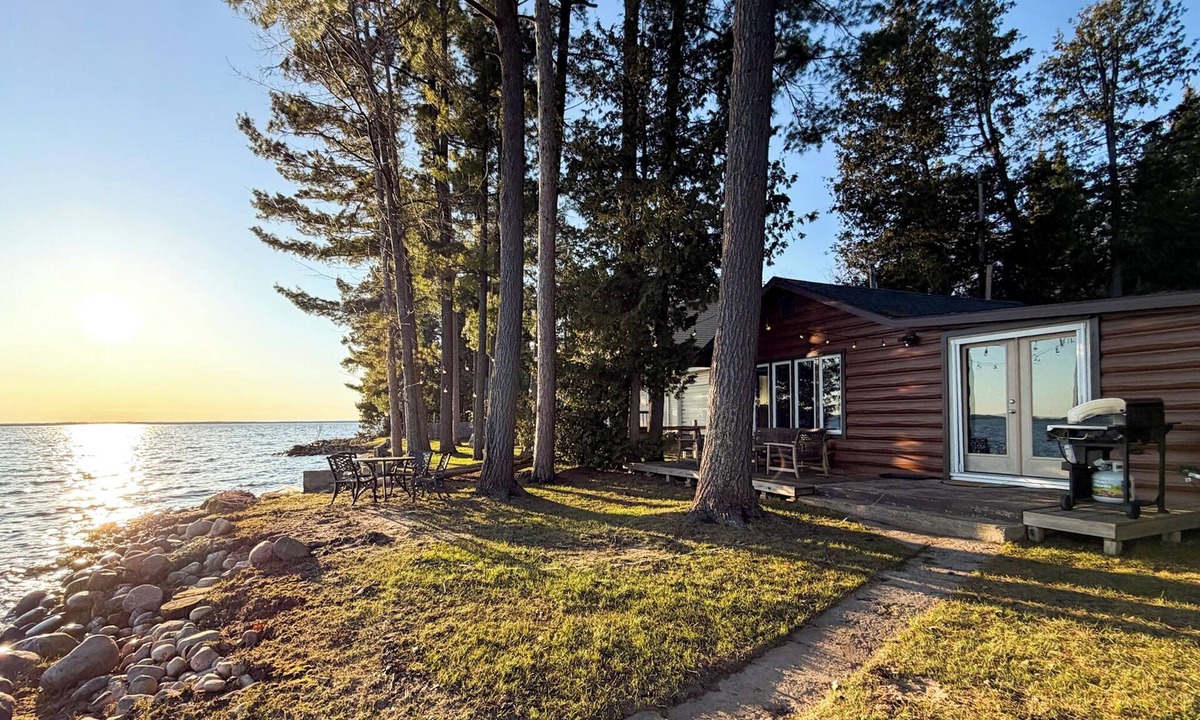 Onaway Cottage | Cozy Lakefront Cottage Getaway on Black Lake