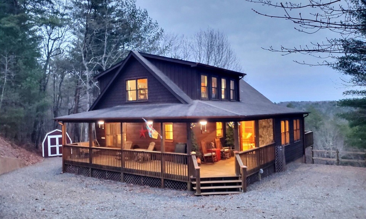 Mineral Bluff Cabin | Cozy Mountain Cabin, Game Rm, Movie Theater, Fire Pit! NO CLEANING FEE!