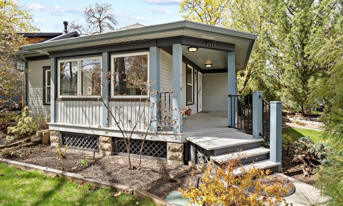 North End House | Cozy North End Cottage! Walk the Tree-lined Neighborhood to Hyde Park + Camel's Back Park