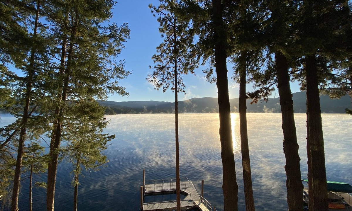Hayden Lake Cabin | Cozy & Relaxing Lakefront Cabin on Hayden