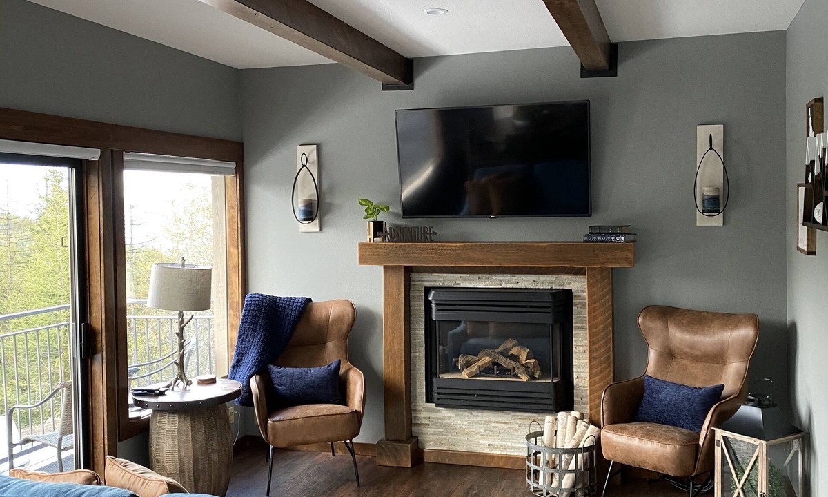 Sandpoint Condo | Cozy remodeled condo close to the Village!