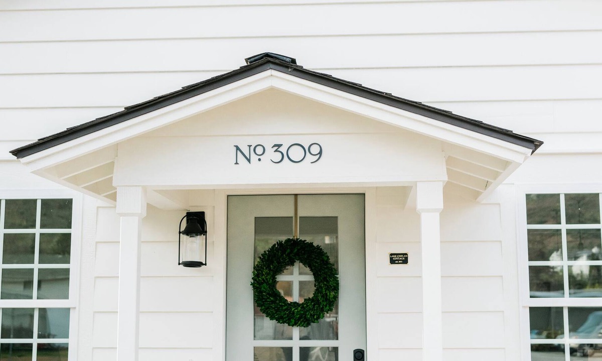 Chelan House | Cozy renovated cottage - 5 min walk to beach & dwtn