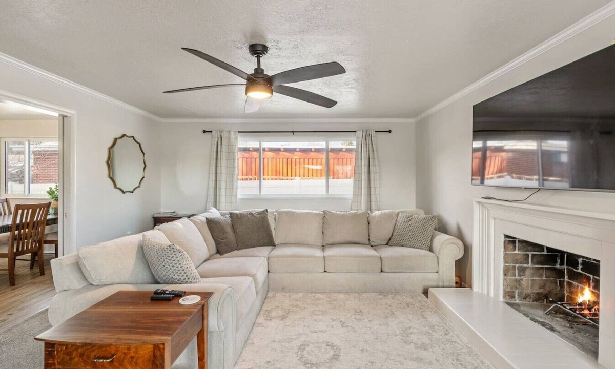 American Fork House | Cozy Ridge Retreat| Backyard | Grill | Near Canyon
