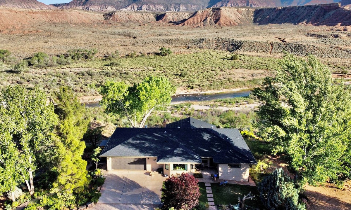 Virgin Apartment | Cozy RIVERFRONT Apt, at Zion NP, River Access and Views, Views, Views!