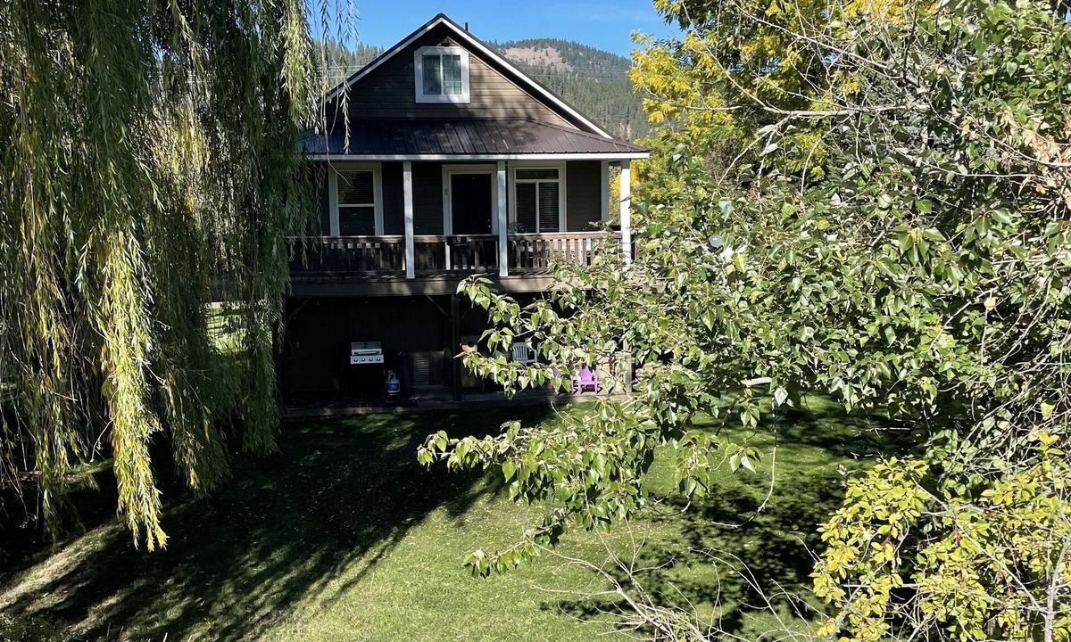 St. Maries House | Cozy St. Maries House with Private Dock on St. Joe River!