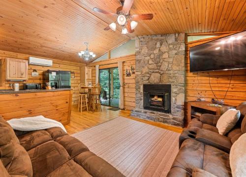 Maggie Valley House | Cozy Stream True Log Cabin w/Hot Tub Near SMNP