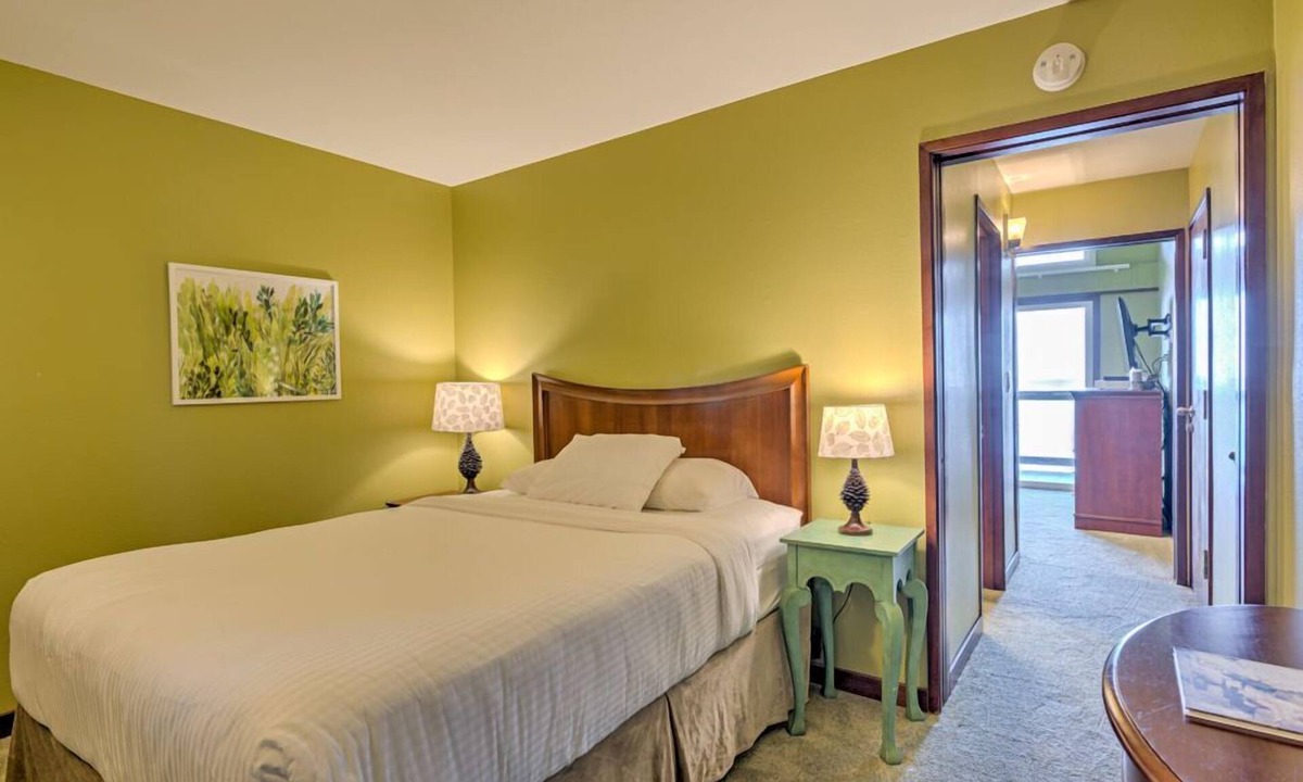 Otter Rock House | Cozy Suite w/Panoramic Ocean Views | Queen Bed