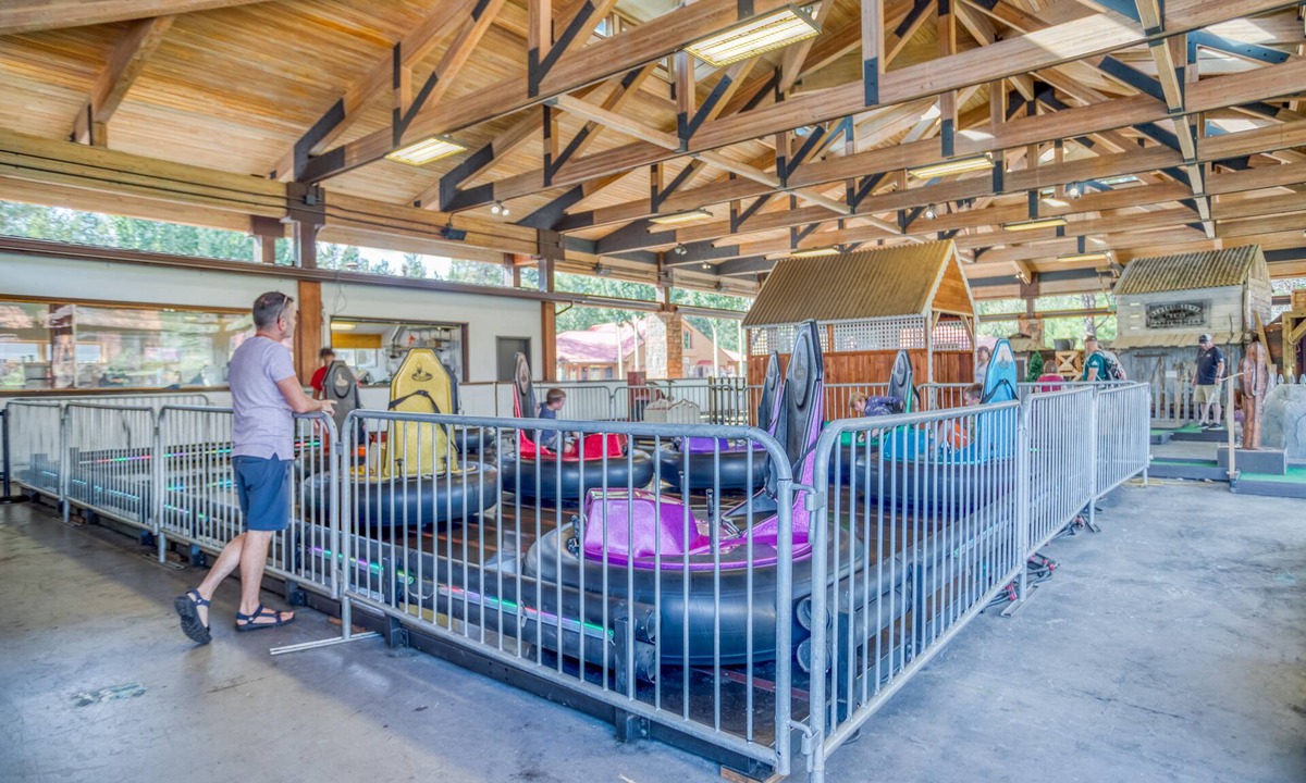 Sunriver House | Cozy Sunriver Cabin w/Wood Burning Fireplace, Wifi, and 2 King Beds. Sleeps 4