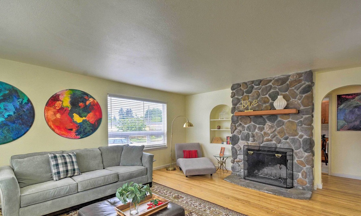 North End House | Cozy Tacoma Home: Close to Beaches & Boating!