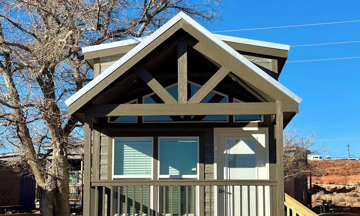 Page Cabin | Cozy Tiny Home King Room #24B