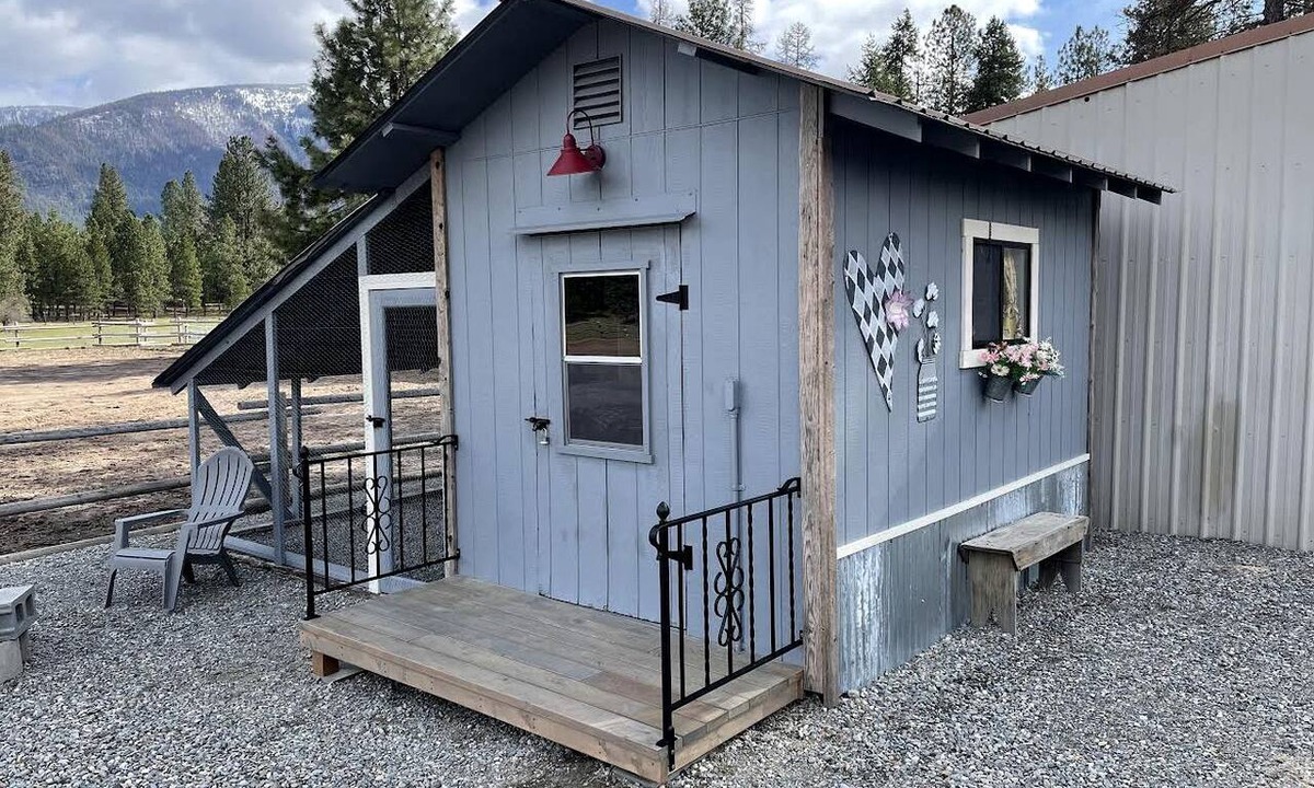 Thompson Falls Cabin | Cozy Tiny House Surronded by Thompson Falls and the Montana Mountains
