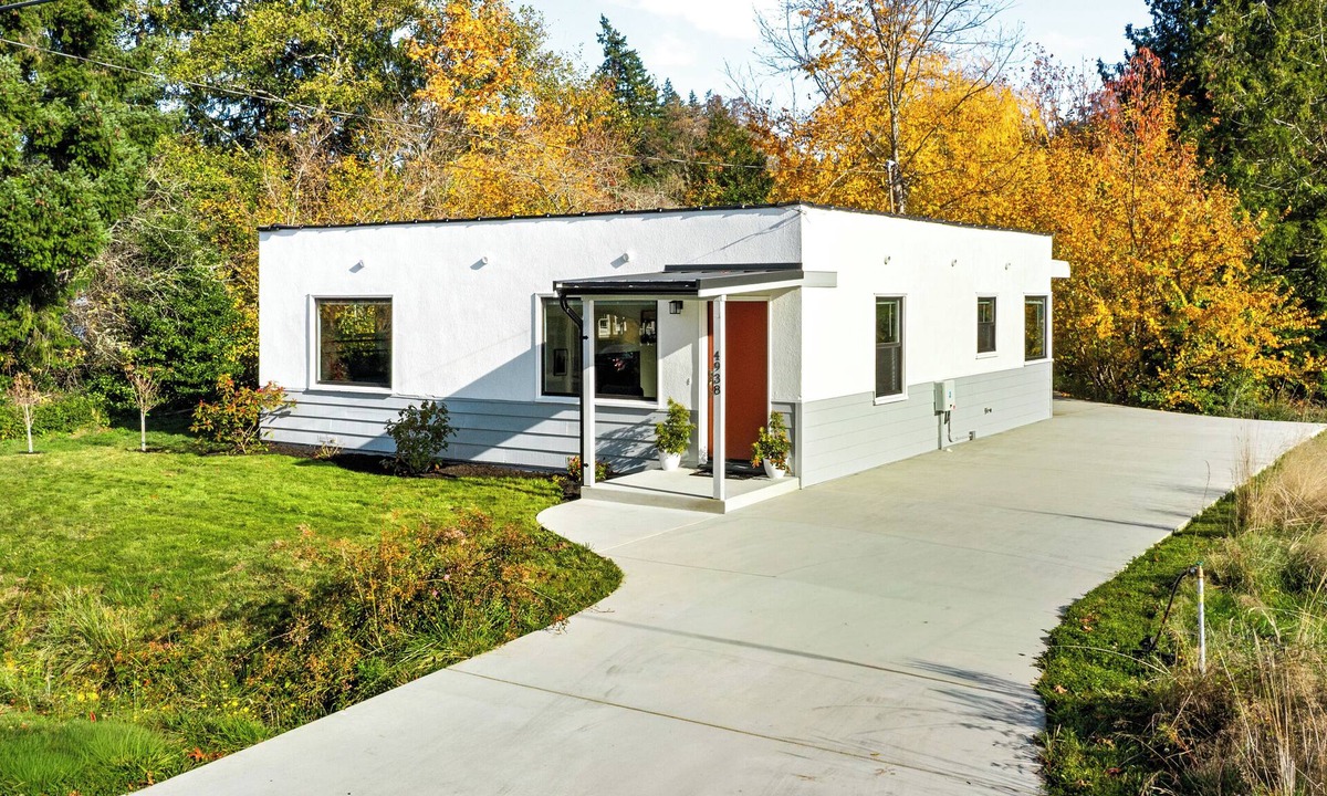Tracyton Cottage | Cozy Waterfront Cottage w/AC & Sound Views. Easy Ferry to Seattle/World Cup