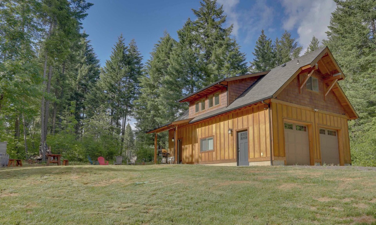 White Salmon Cabin | Cozy woodland cabin in a peaceful location with forested views