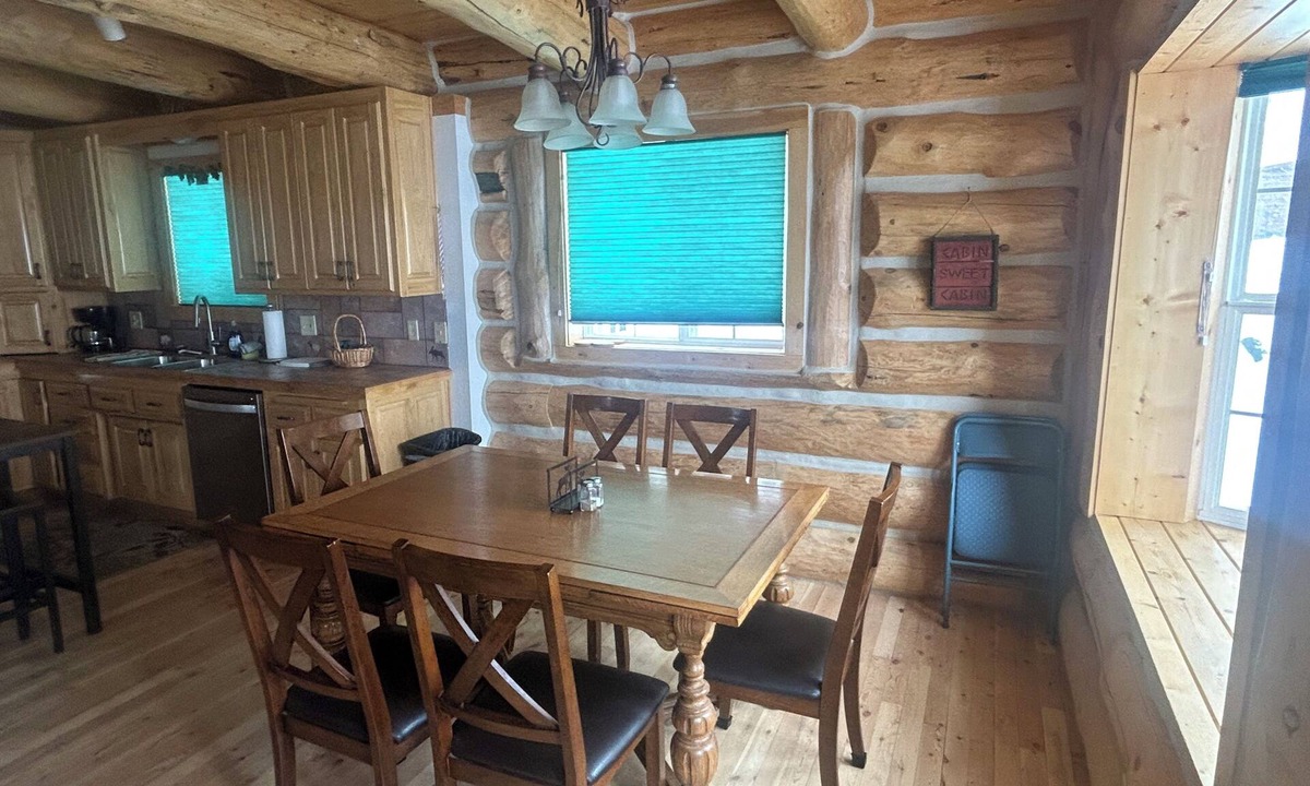 Dubois Cabin | Cracked Noggin Lodge