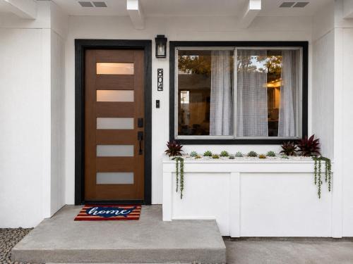 Eagle Point House | Crater Lake Themed Retreat in Eagle Point