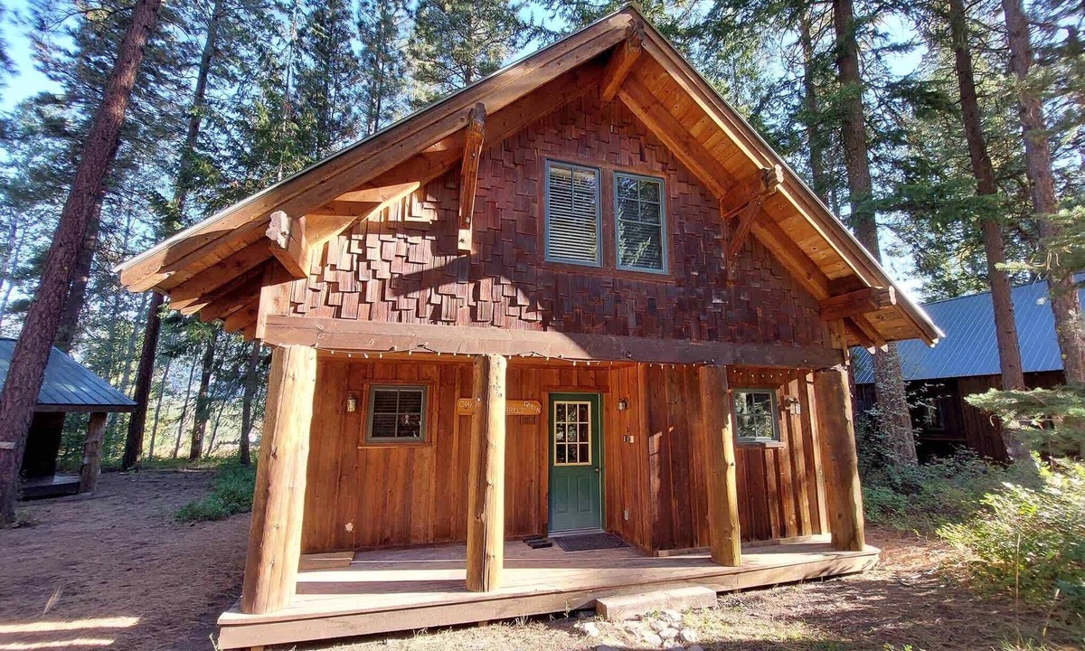 Mazama Cabin | Crazy Squirrels Cabin at Timberline Meadows