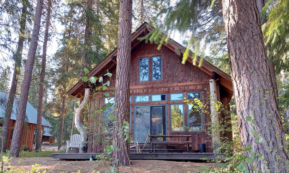 Mazama Cabin | Crazy Squirrels Cabin - 1st floor with one bedroom