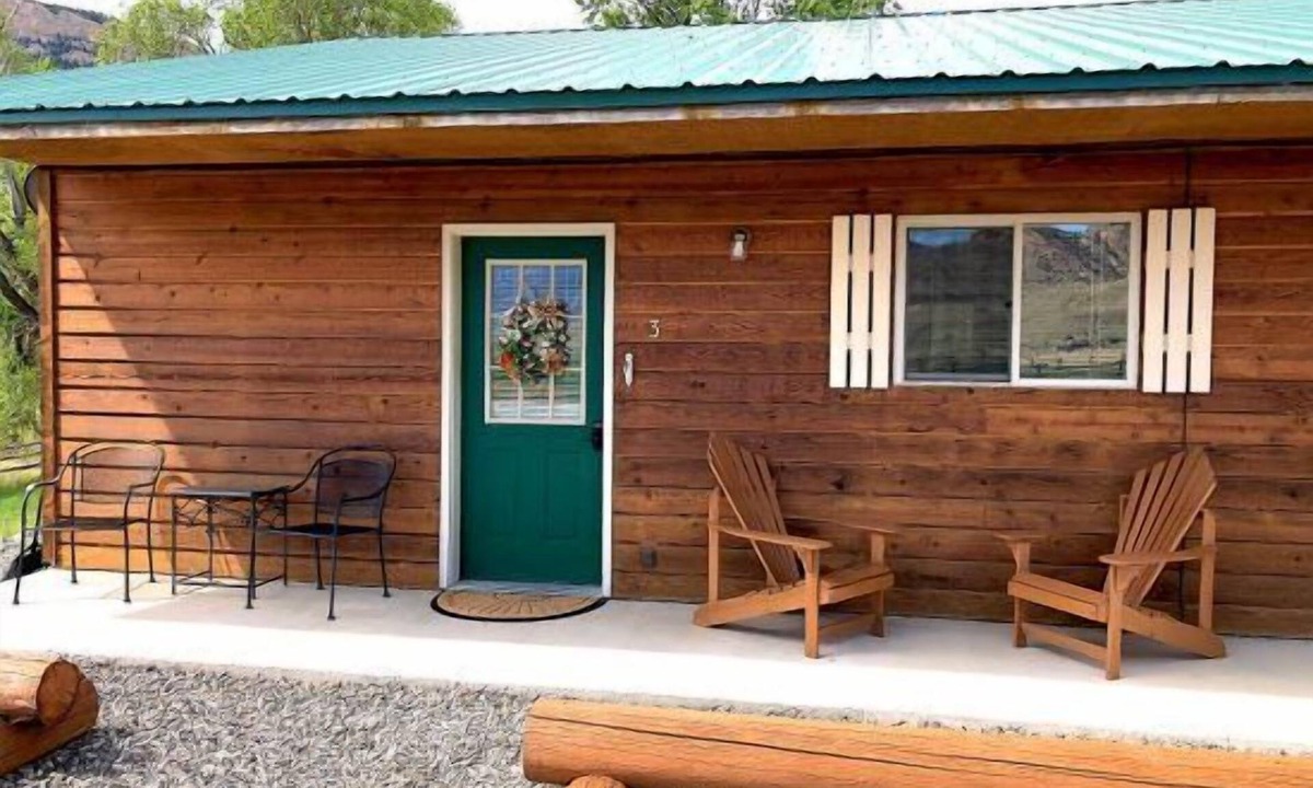 Cody Apartment | Creekside Cabin #3- Listen to the Creek, On the way to Yellowstone!
