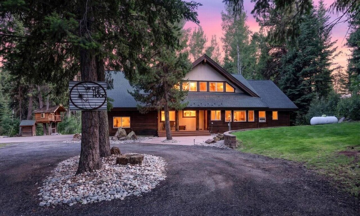 McCall Cabin | Creekside Cabin w/Fire Pit, Game Loft & 5 Miles to Downtown McCall