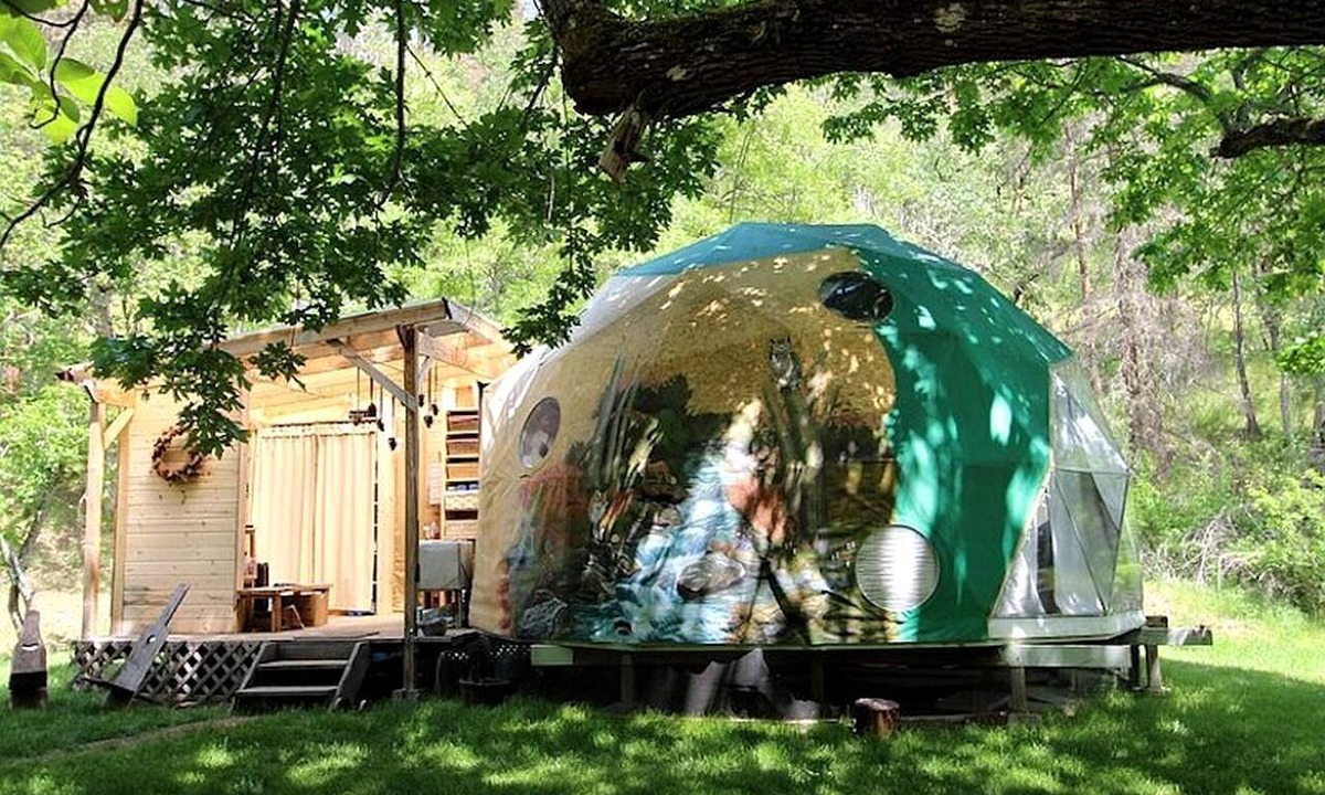 Jacksonville Cabin | Creekside Geodesic Dome Retreat with Expansive Nature Views in Jacksonville, Oregon