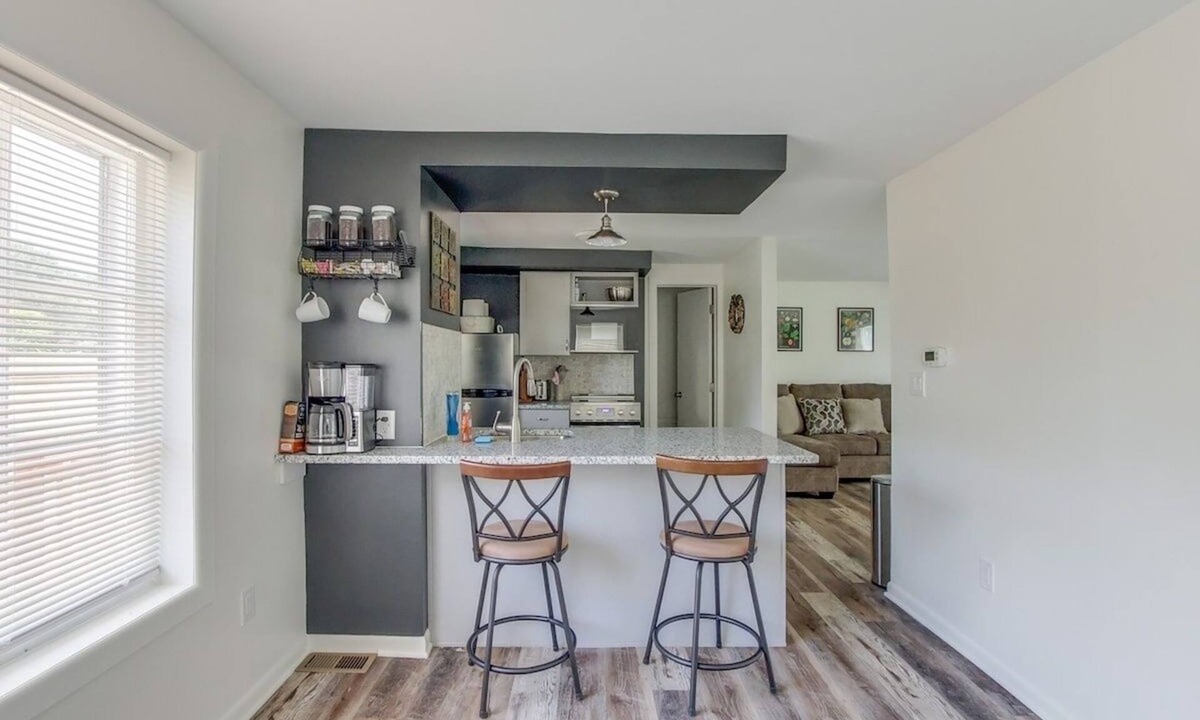 Springfield Apartment | Creekside West: Private Hot Tub, Quiet Retreat