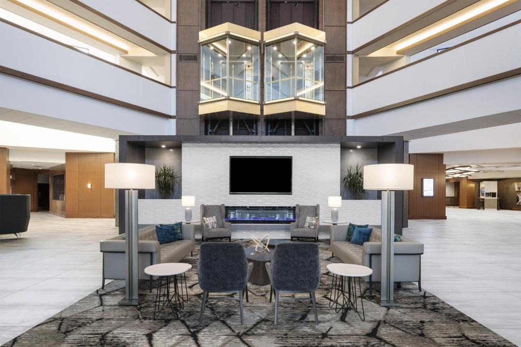 Waverly Hotel | Crowne Plaza Lansing by IHG