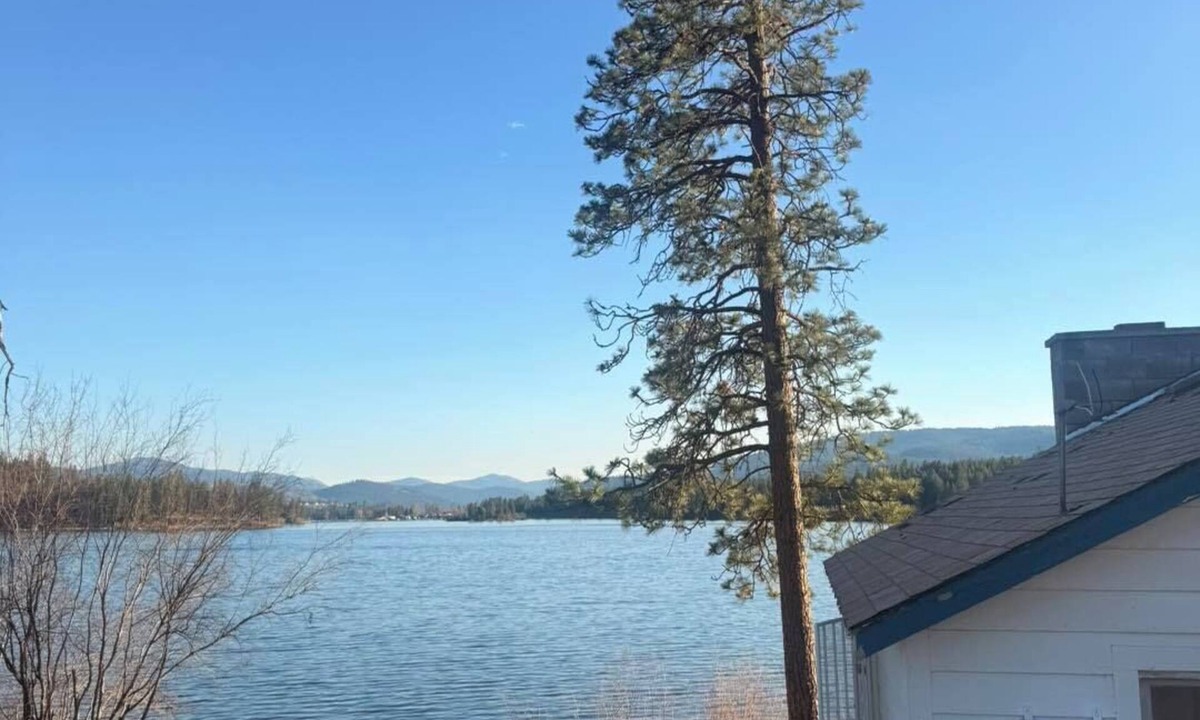 Republic Cabin | Curlew Lake Escape - Peaceful 2 Bedroom Cabin with Full Bath at Tiffanys Resort