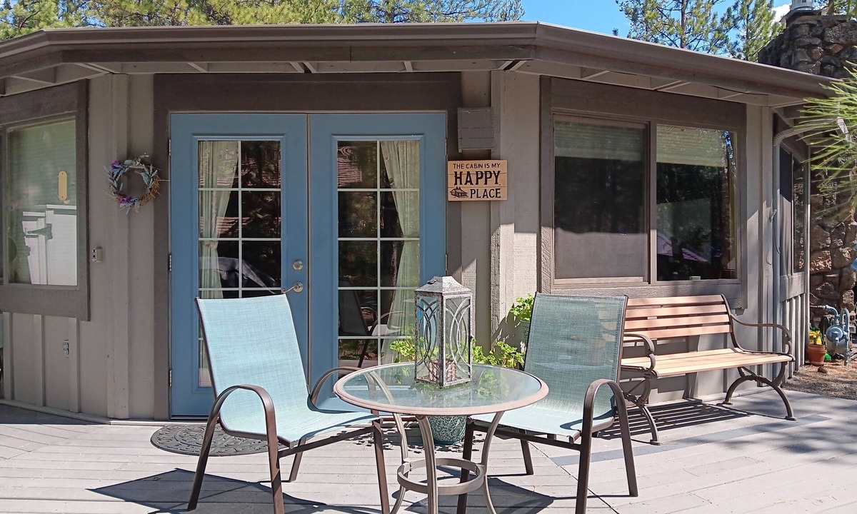Sunriver Cabin | Cute Cabin in the Woods, Great for Couples; Hot Tub, Bikes, Kayaks, Near Village