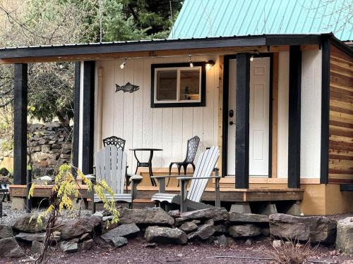 Idleyld Park House | Cute Cozy Cabin for Two for a Romantic Escape in the Umpqua National Forest in Oregon
