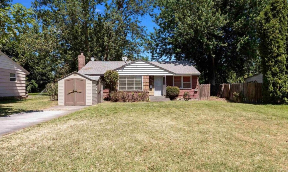 Kennewick House | Cute Humble Adobe in Kennewick