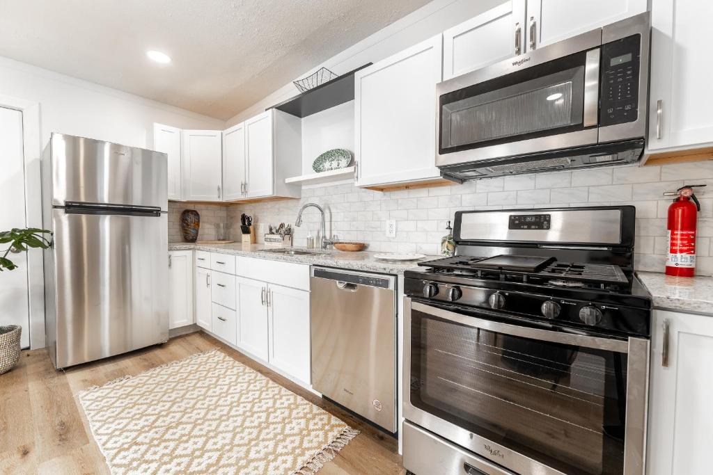 Fountain Square House | Cutest Fountain Square home! Steps to best of Indy!