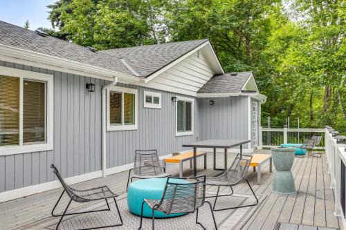 Puyallup House | Day Trip to Lumen Field! Group Getaway in Puyallup