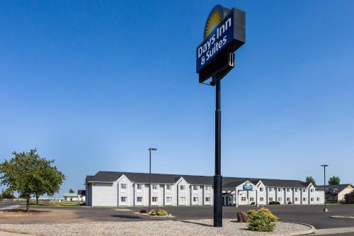 Airway Heights Hotel | Days Inn & Suites by Wyndham Spokane Airport Airway Heights