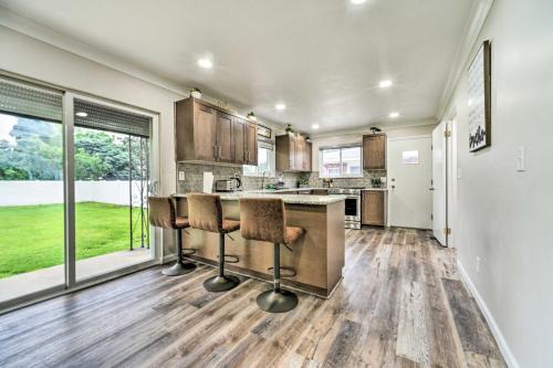 Dearborn Heights House | Dearborn Heights Home ~ 16 Mi to Downtown Detroit!
