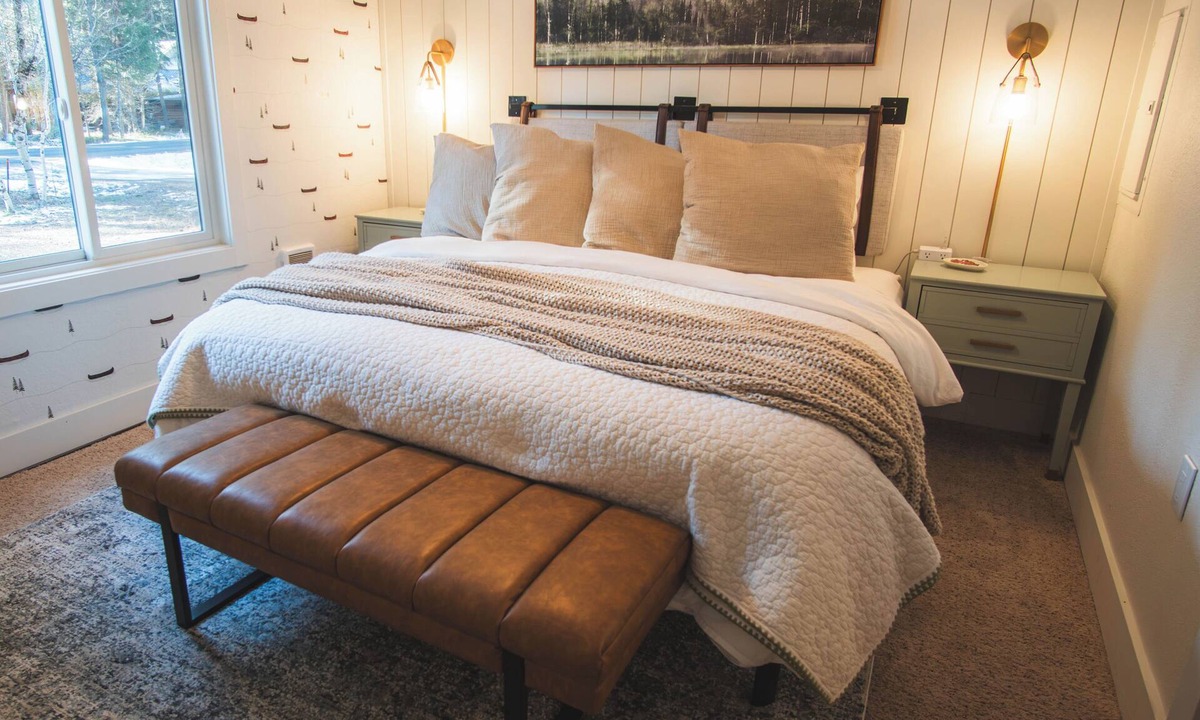 McCall Cabin | Deer Lick Lodge - Walk to Ponderosa, Pet-Friendly, 5-Star Family Stay