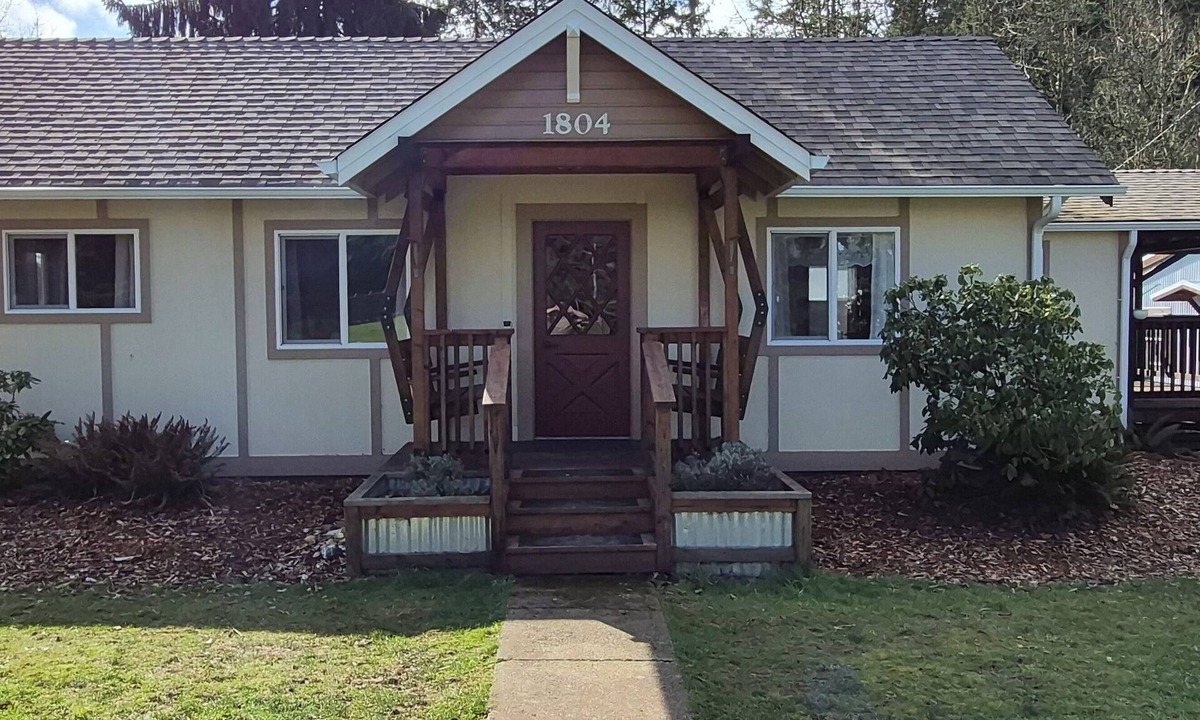 Centralia - Chehalis House | Delightful 2-bedroom house just outside of Chehalis.