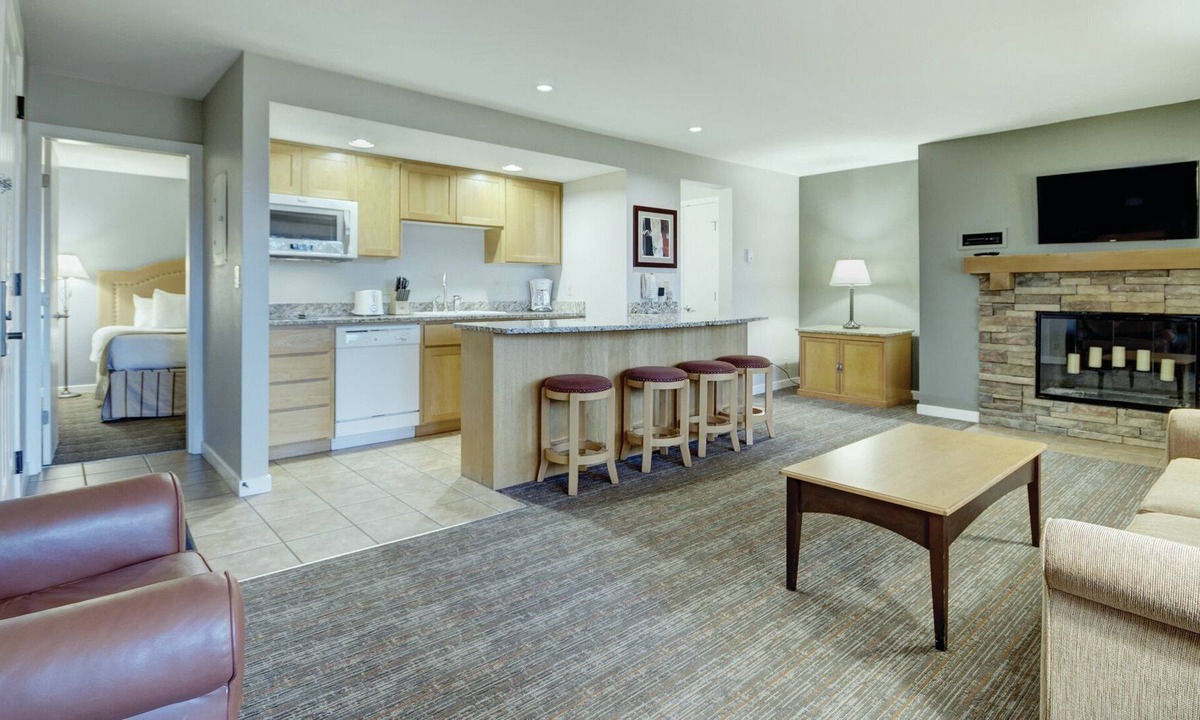 Bend Resort | Deluxe 1 Bedroom at the Inn at Seventh Mountain Resort
