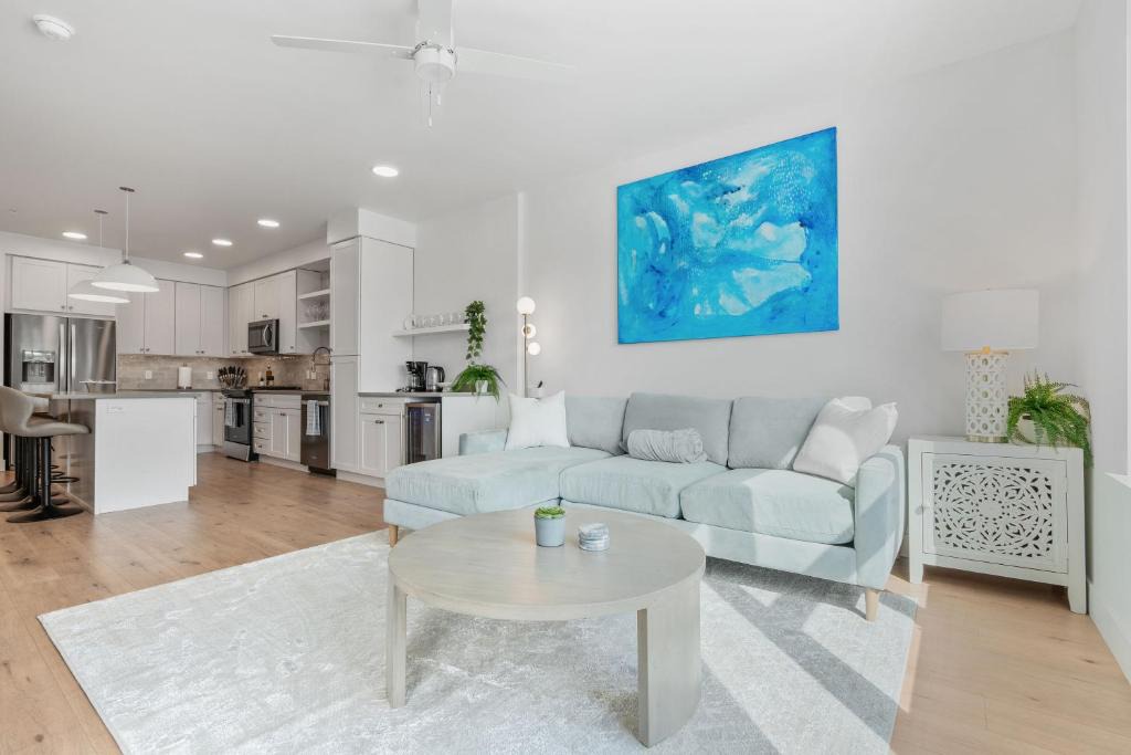Downtown Salt Lake City Apartment | Deluxe Designer 1BR Gym Pool HTub