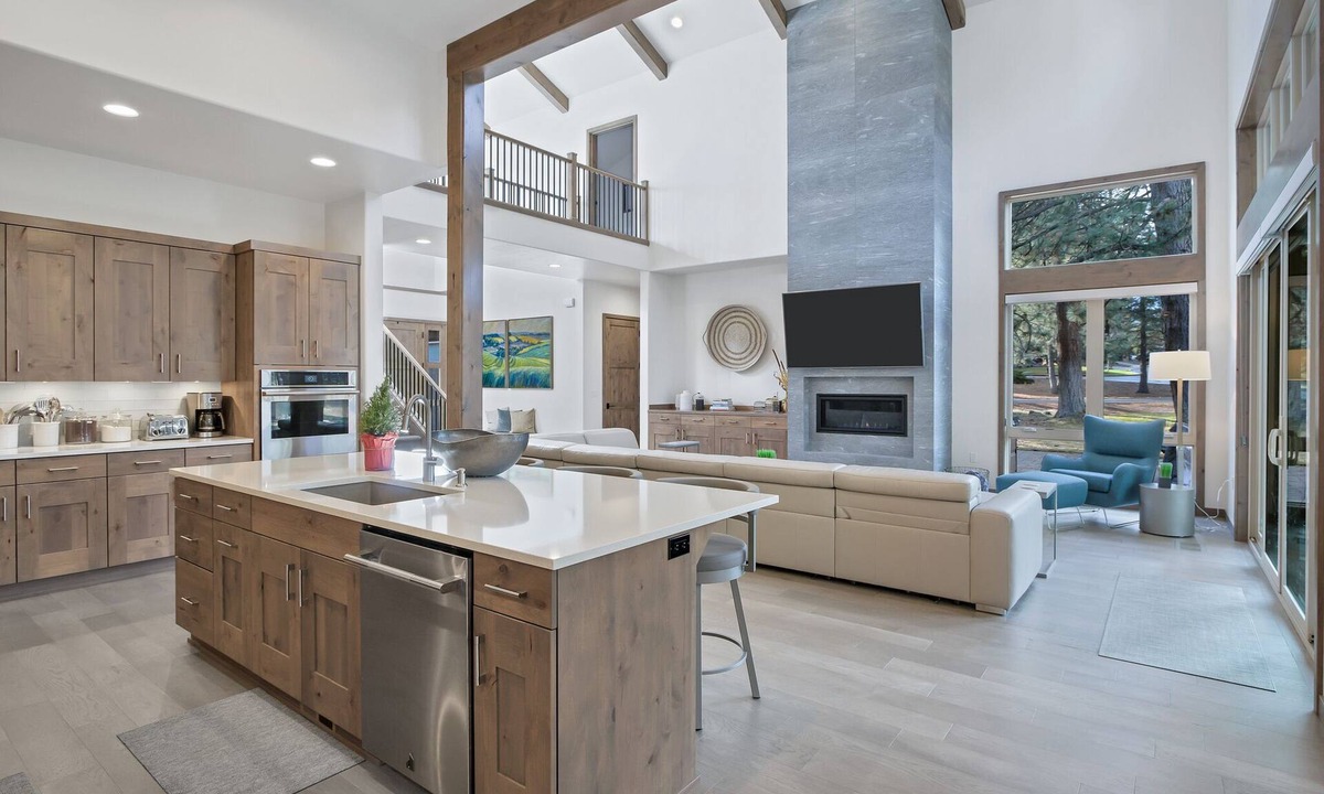 Bend House | Deschutes Executive Retreat - 6BR Luxury Rental