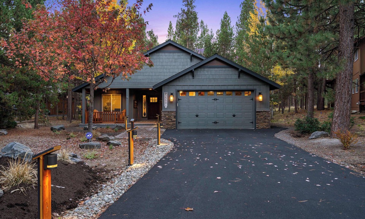 Three Rivers House | Deschutes Riverhaus | Luxury Retreat, Hot Tub