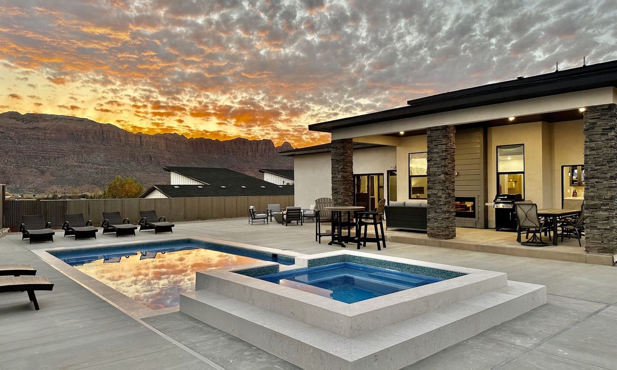 Moab South Valley House | Desert Horizon Retreat: 4 Bedroom Luxury Villa - Pool, Hot Tub & Panoramic Views